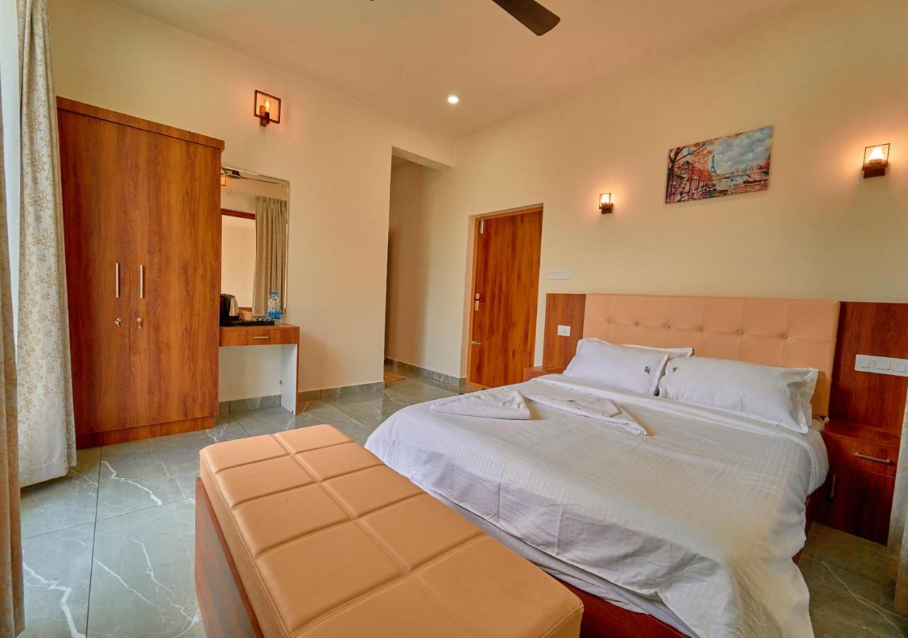 Glen Castle Vagamon Pool Resort By Voye Homes Exterior foto