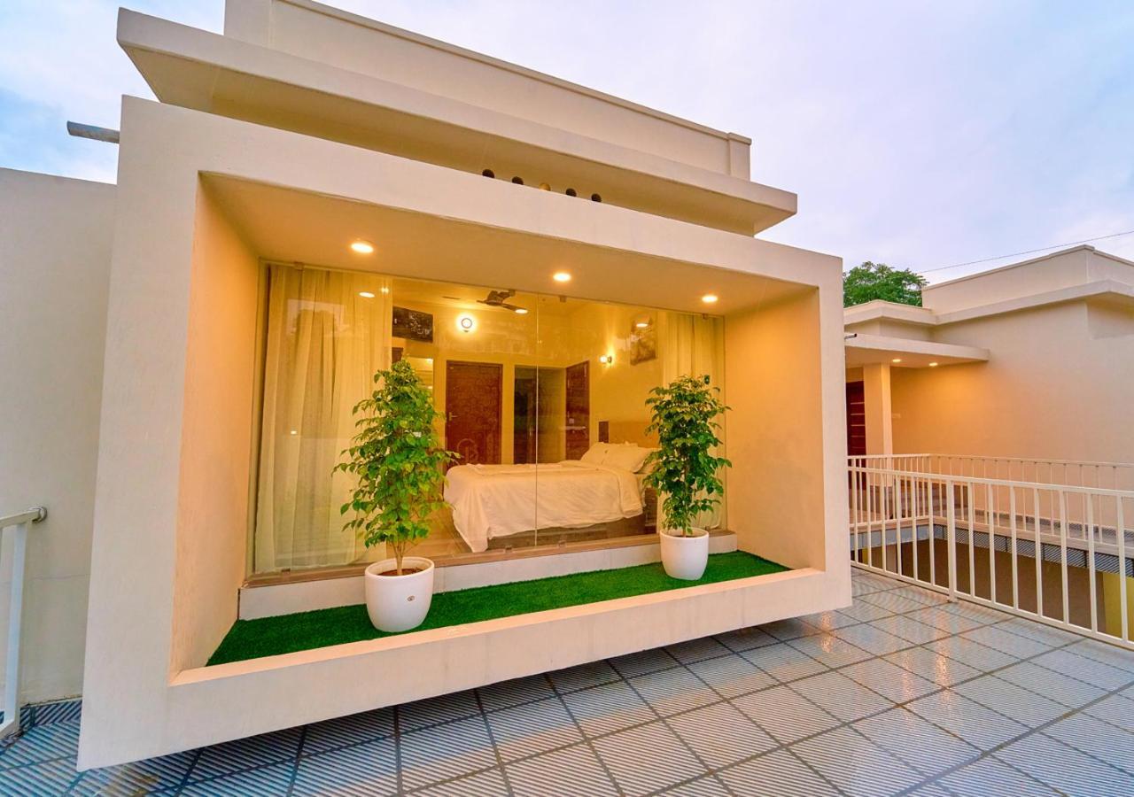 Glen Castle Vagamon Pool Resort By Voye Homes Exterior foto